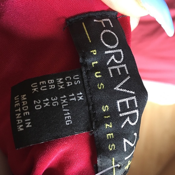 Red off the shoulders Dress‼️ - Picture 4 of 4